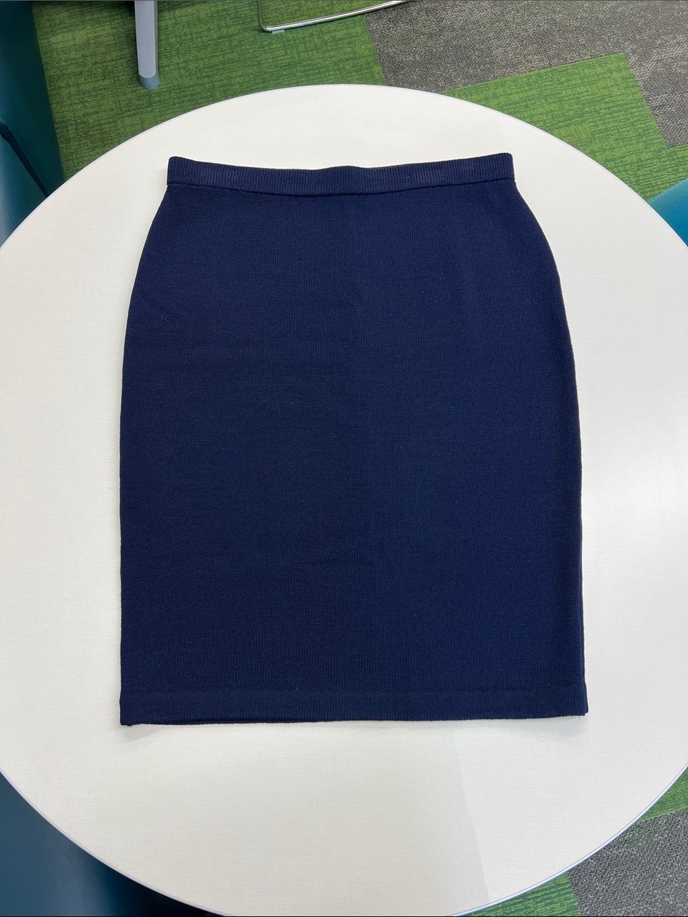 St. John Collection by marie gray navy dark blue knit skirt 80% wool 20% rayon